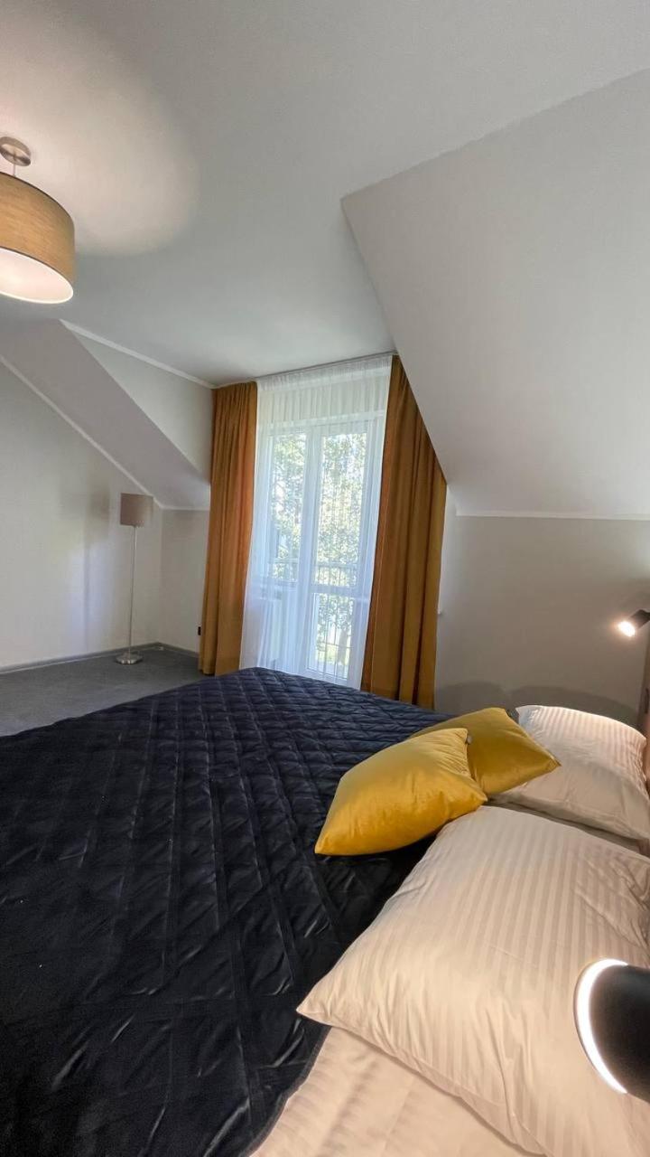Hotel "Озерний Край" Pustomyty Exteriér fotografie