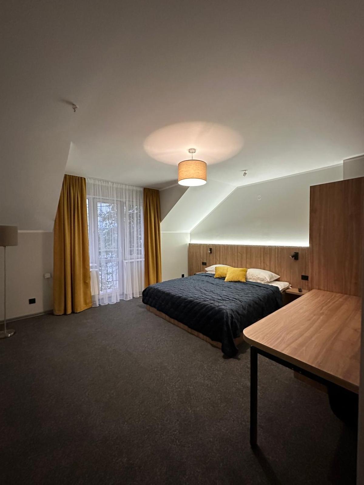 Hotel "Озерний Край" Pustomyty Exteriér fotografie